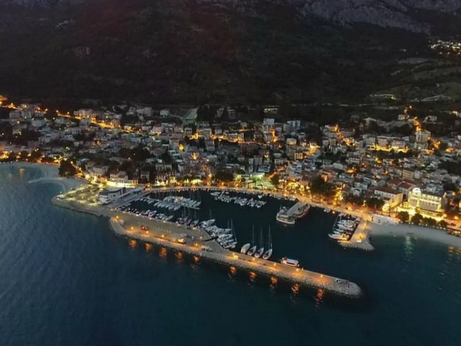 Appartement in Baška Voda - Buiten