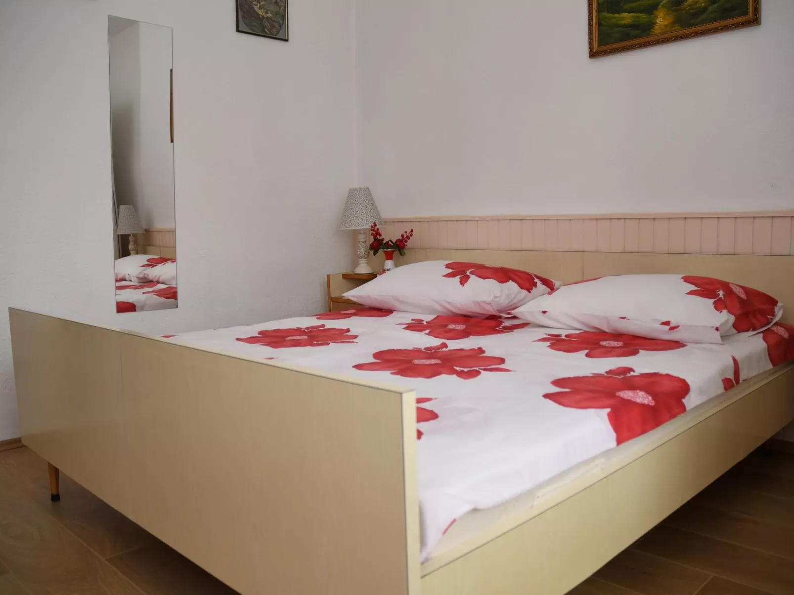 Mit Privatparkplatz-Binnen