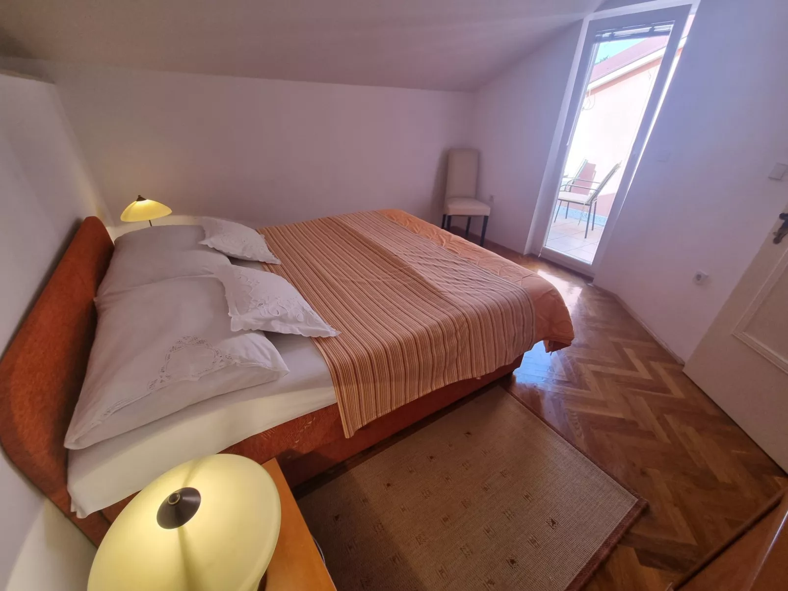 Appartement mit Balkon und Meerblick-Binnen