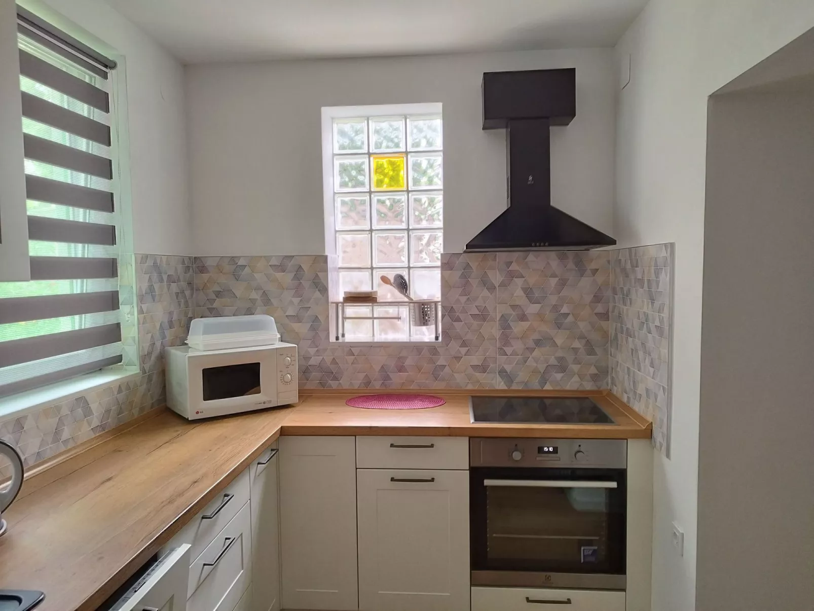 Nettes Appartement in Dramalj mit Möbliertem Balkon - Binnen