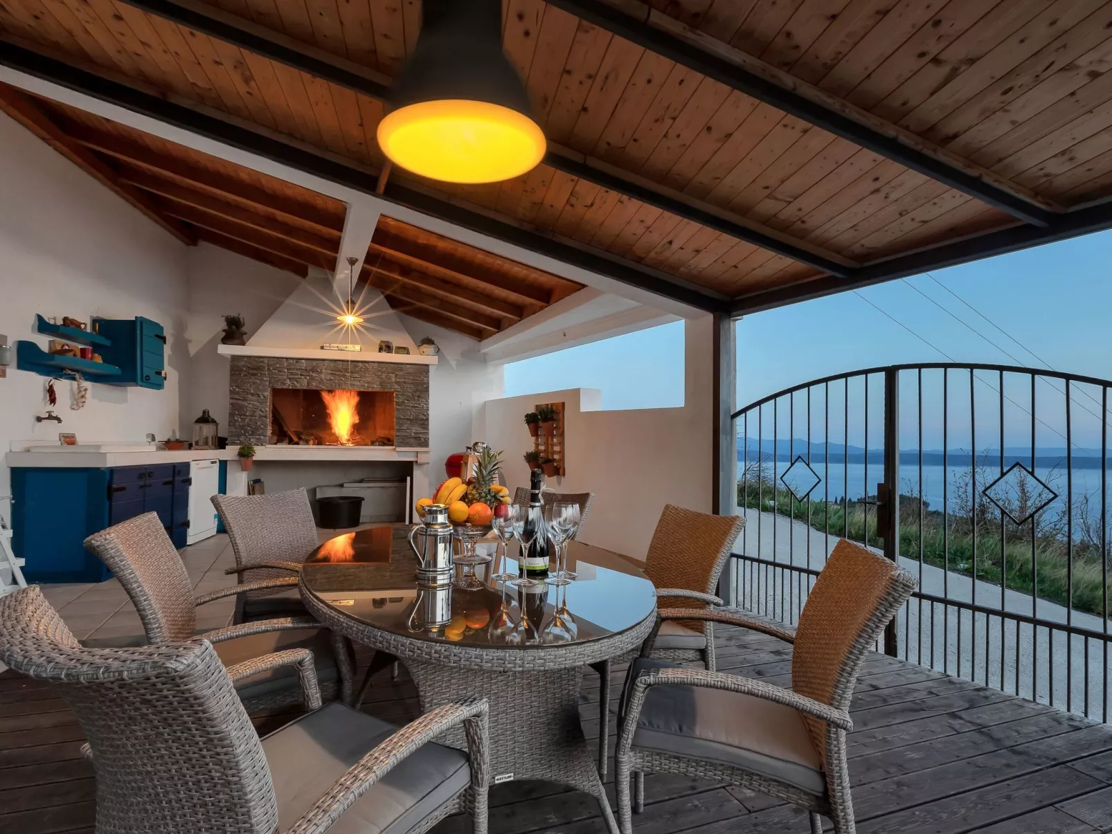 Villa "Lilly" mit Infinity-Pool-Buiten