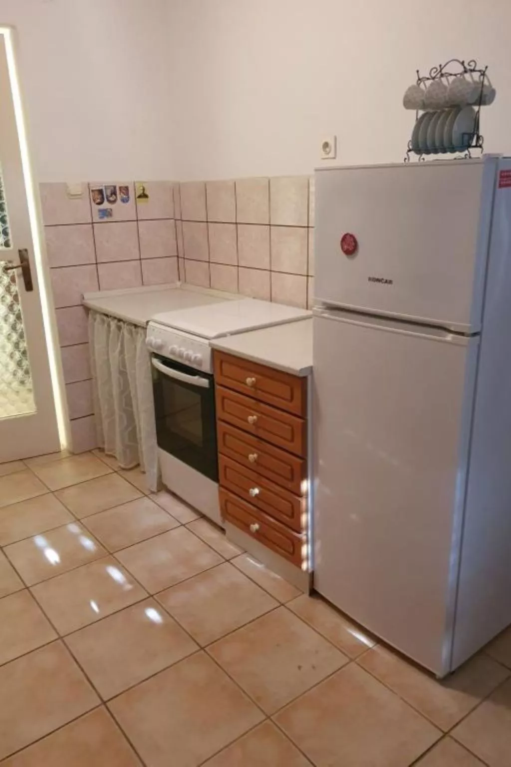 "Nikica" mit Blick auf das Meer-Binnen