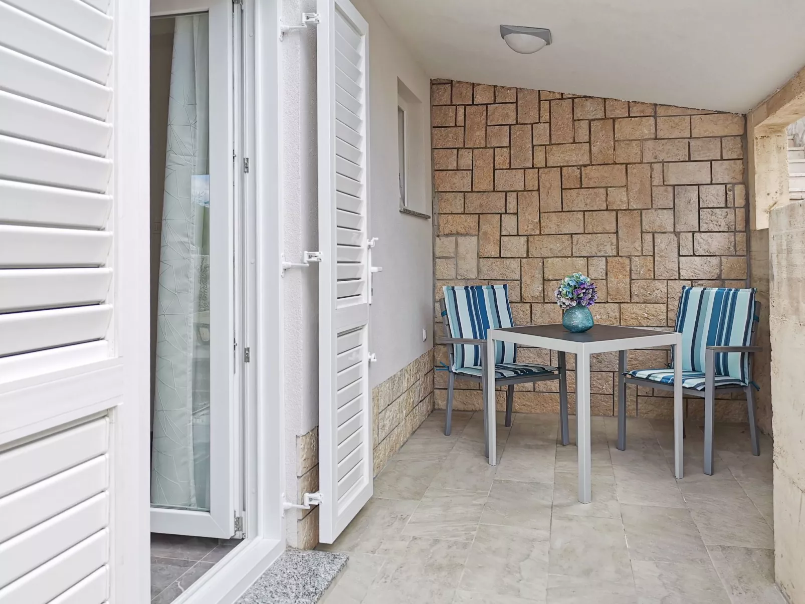 Studio Apartment More-Image-tags.info