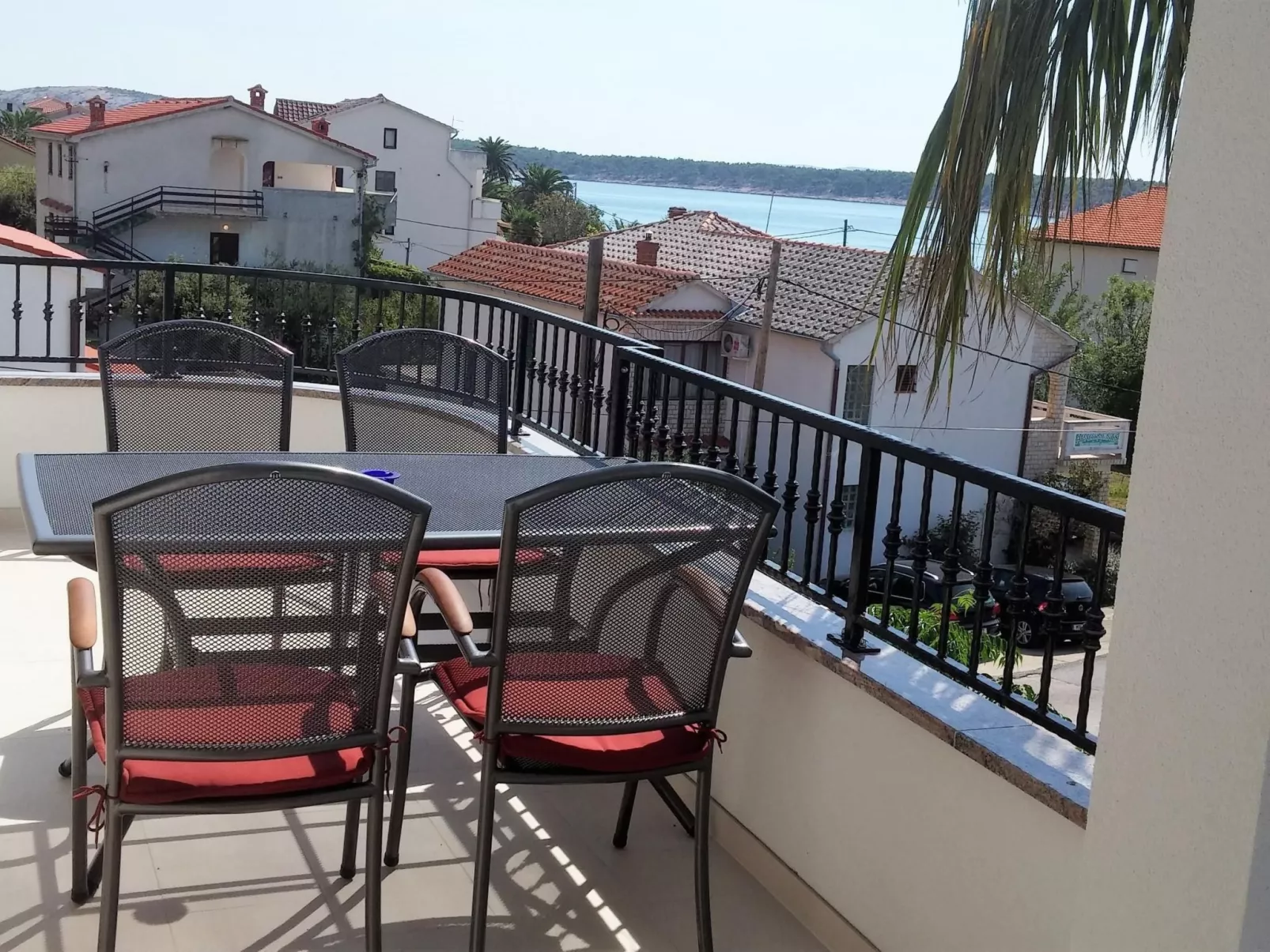 Appartement in Barbat mit Großer Terrasse-Buiten