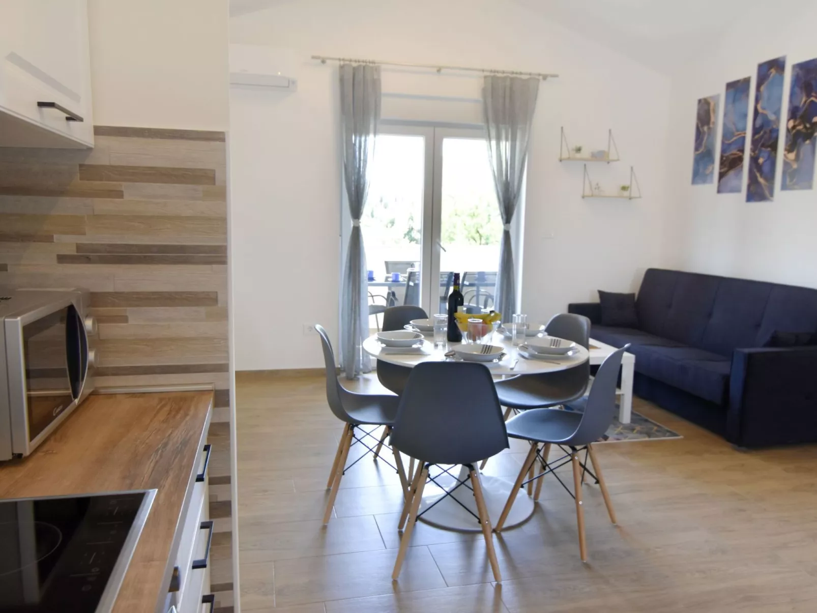 Apartment 2 in einer neuen Villa mit Pool in ruhiger Lage-Binnen