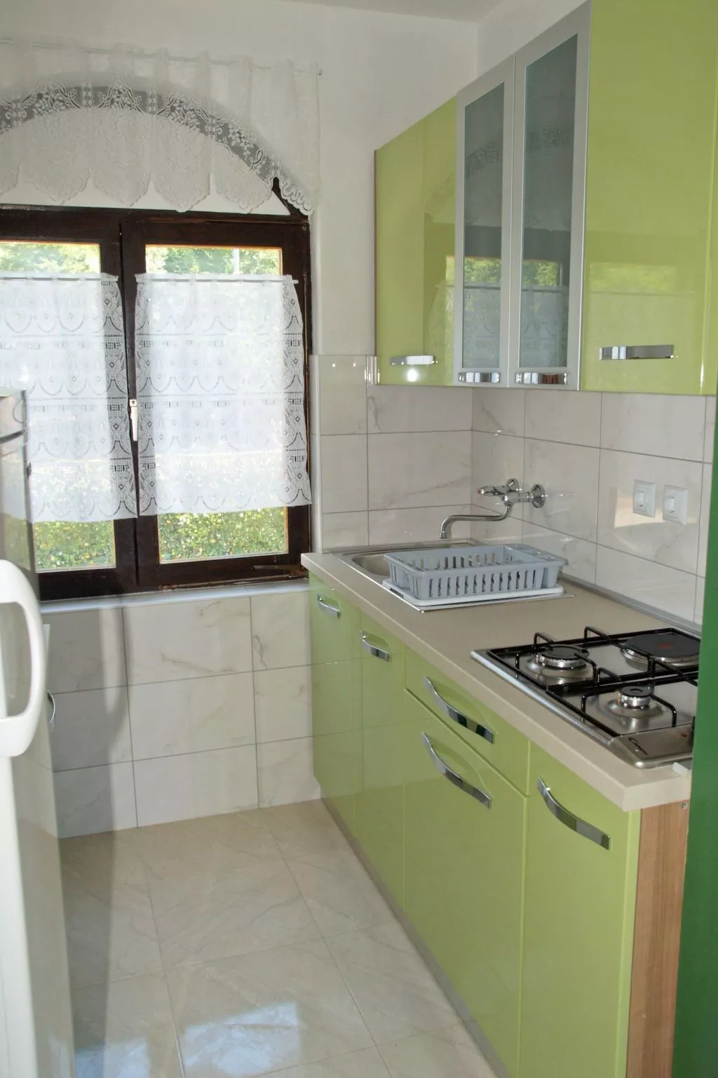 Mit einer überdachten Terrasse-Binnen