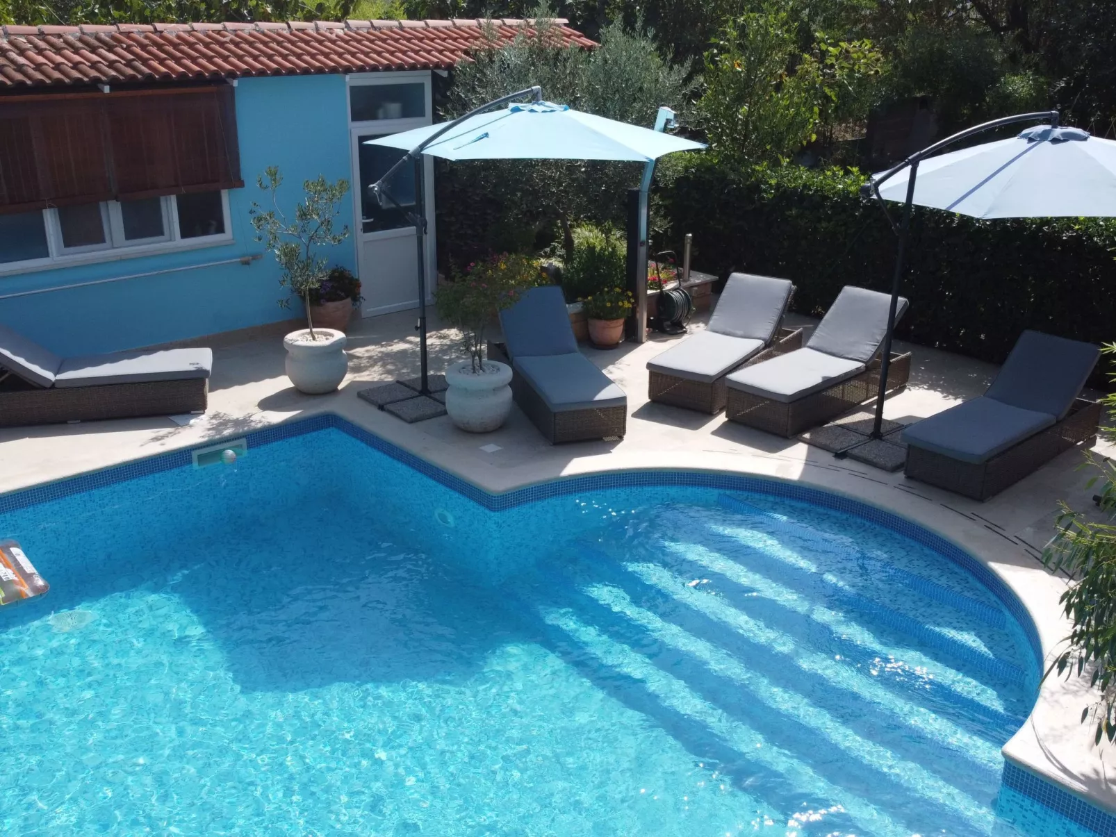 Elegantes Familienappartement mit privatem Pool