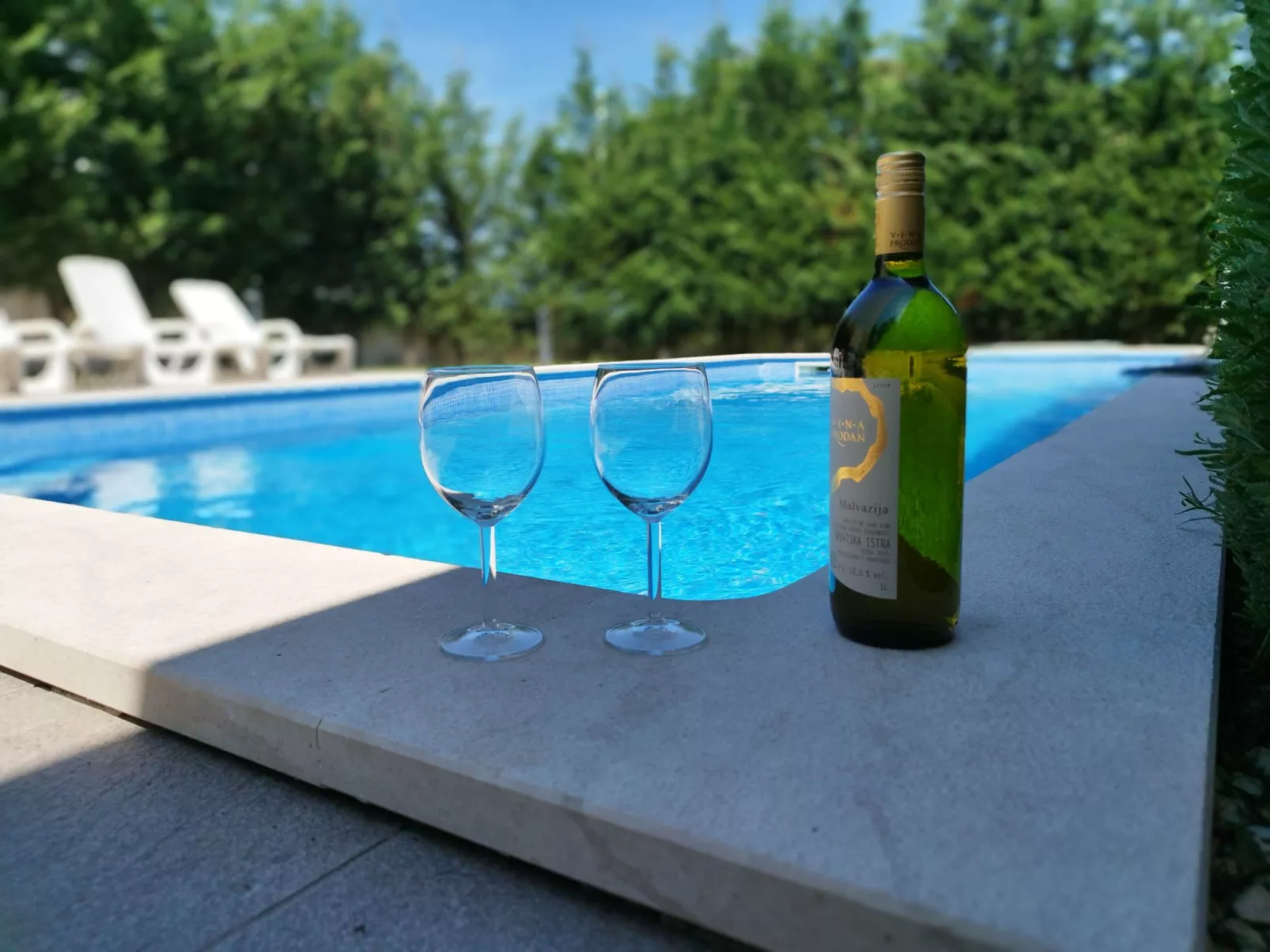 Newly built (2018), fully detached holiday villa with a private swimming pool-Buiten