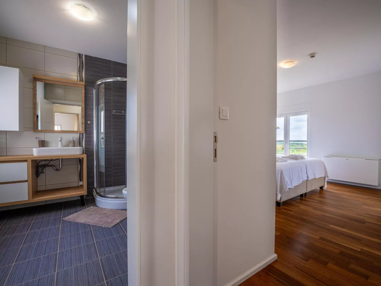 4 Schlafzimmer, 3 Badezimmer, Küche, Wohnzimmer, privater Pool, Grill-Binnen