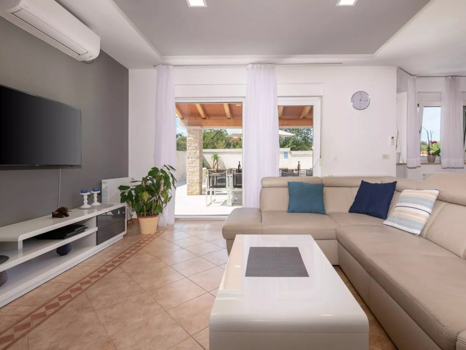 Family villa Nicole-Binnen