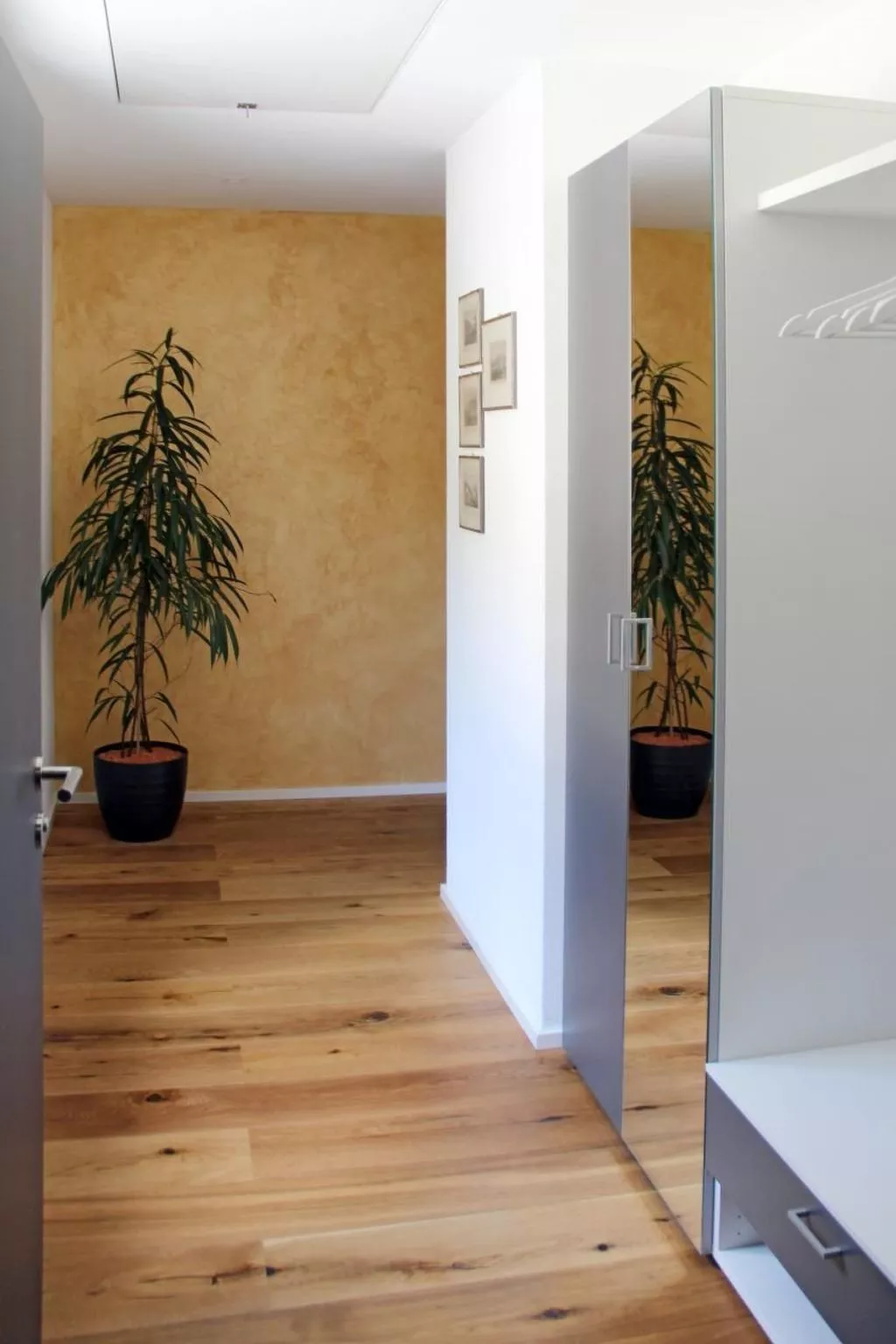 Moderne, komfortable Dachwohnung mit Bergsicht-Image-tags.info