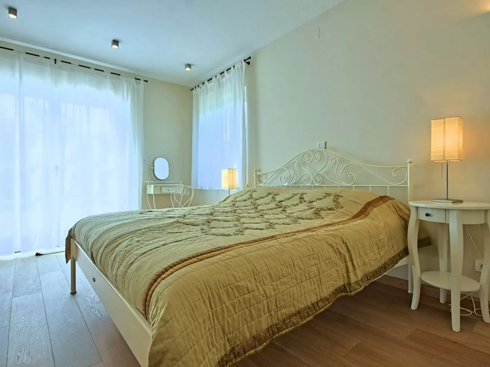 Luxus "Villa Mirna" mit Tennisplatz-Binnen