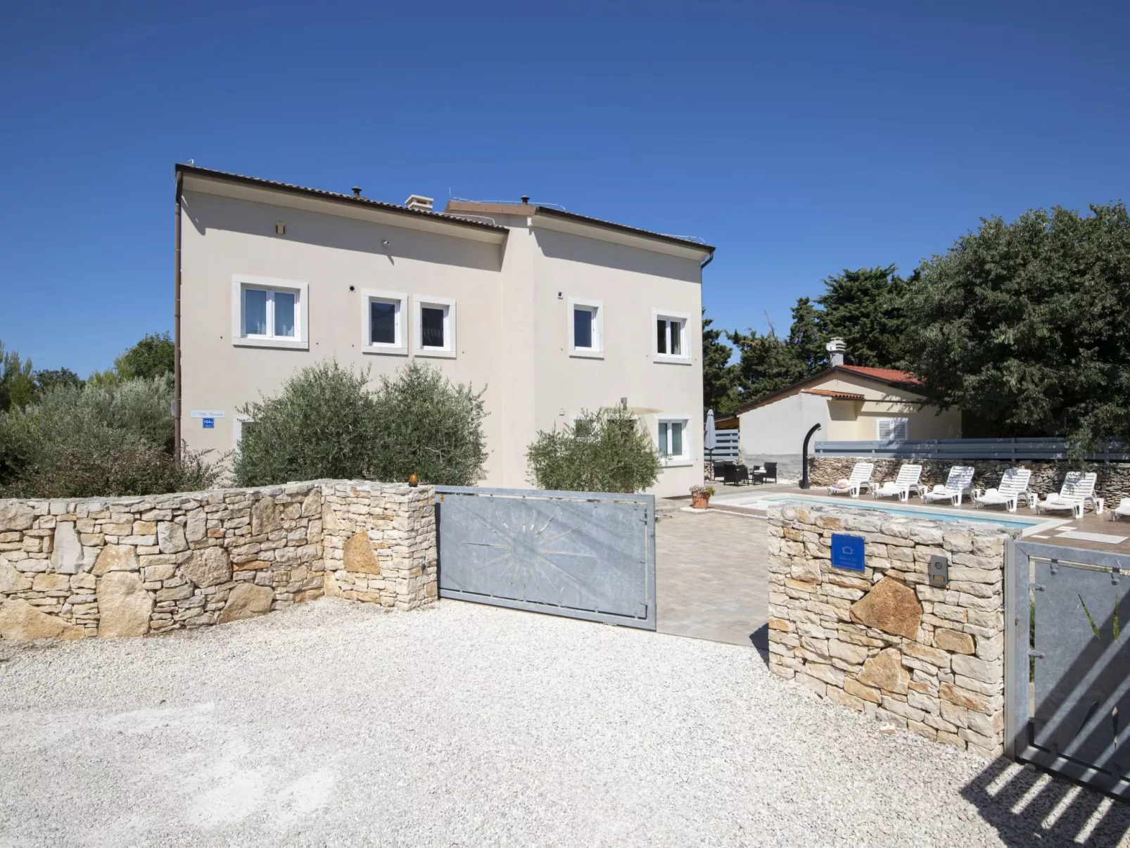 Villa Nocciola mit 6 Schlafzimmern in Meeresnähe-Buiten