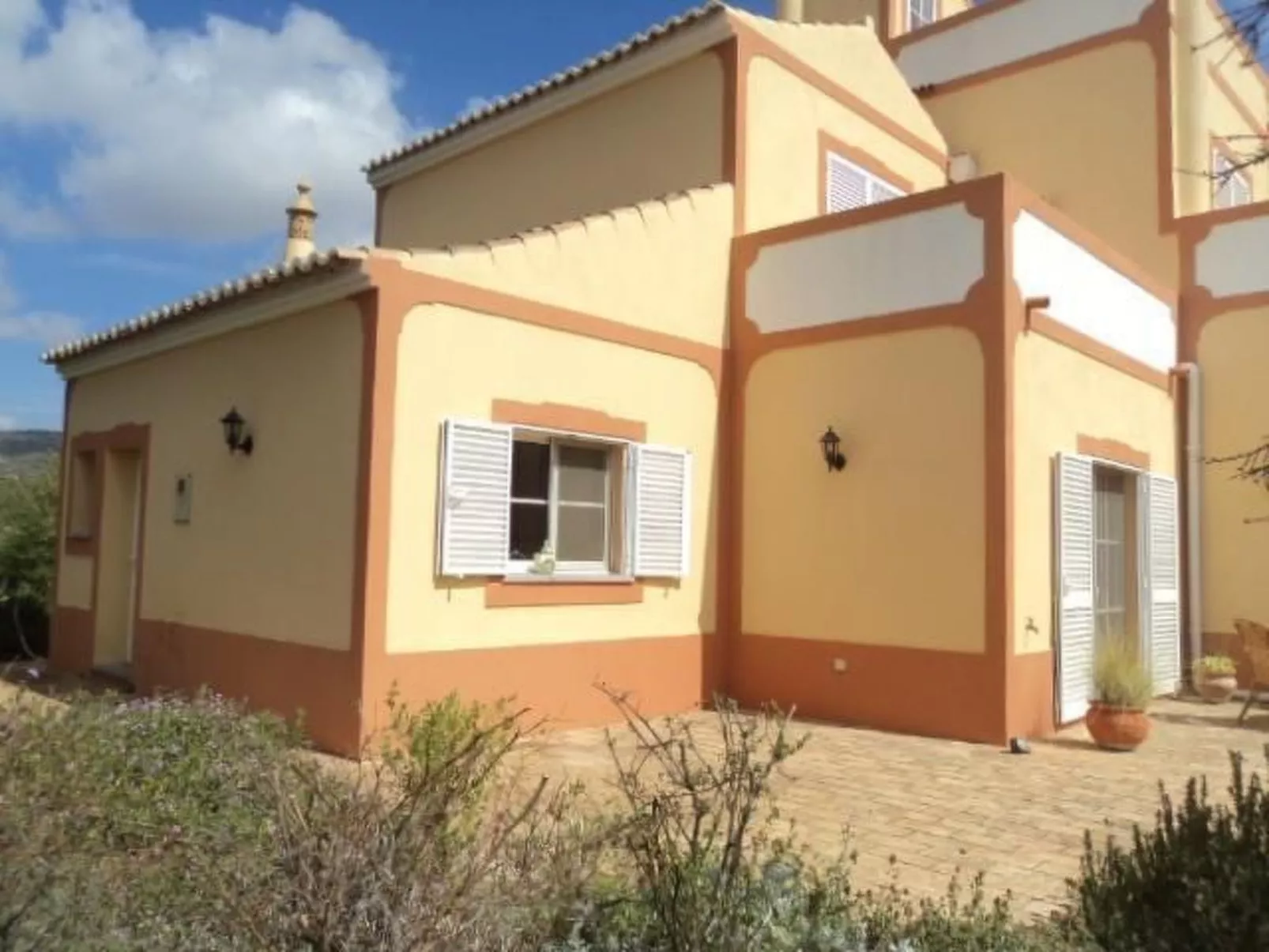 Mit Balkon, Terrasse und Außenpool-Image-tags.info