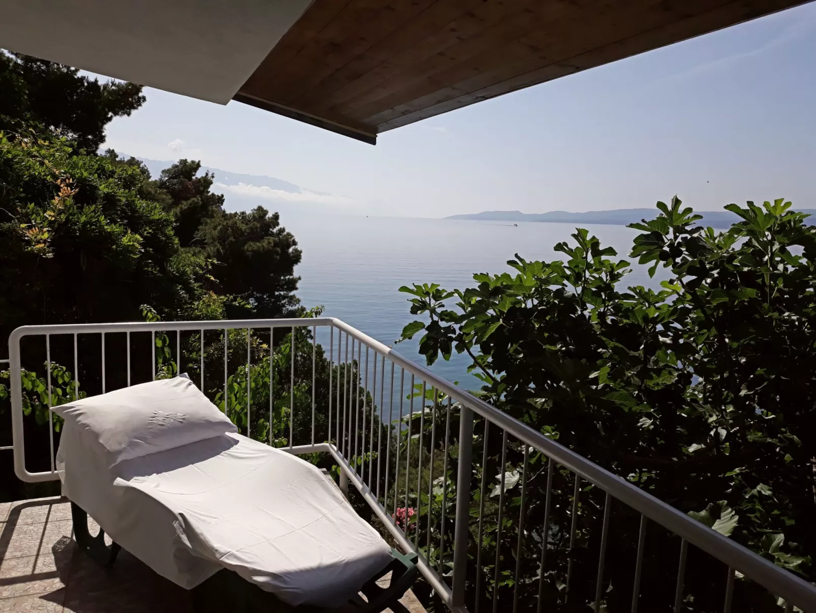 Haus am Wasser mit Blick aufs Wasser-Buiten