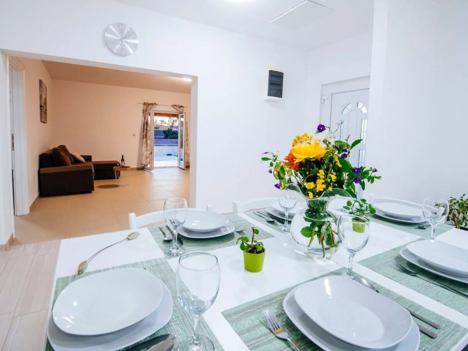 Ana Dreams - von TA Leut Agency-Binnen