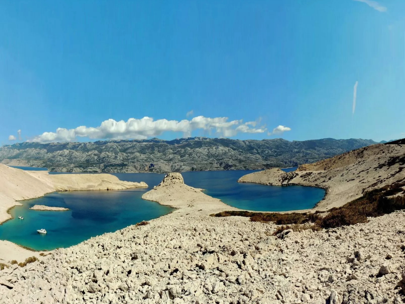 Mit zwei Terrassen für sechs Personen-Buiten