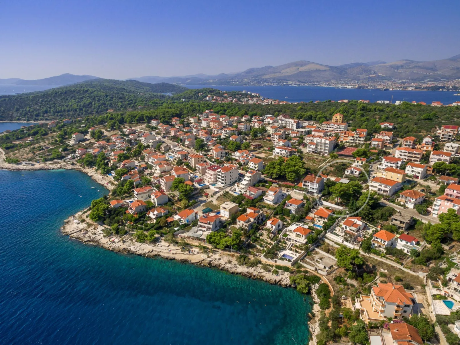 "Barbara" mit Blick auf das Wasser - Buiten