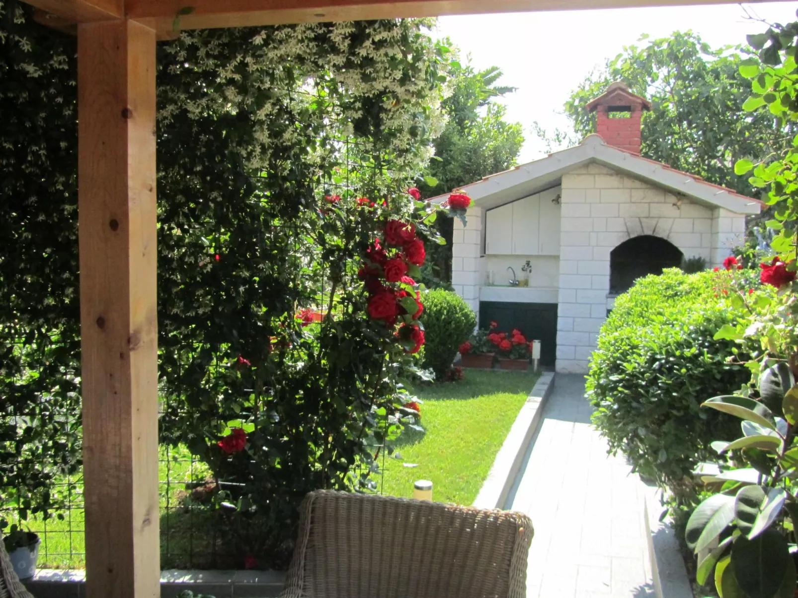 Appartement im Dachgeschoss mit Balkon-Buiten