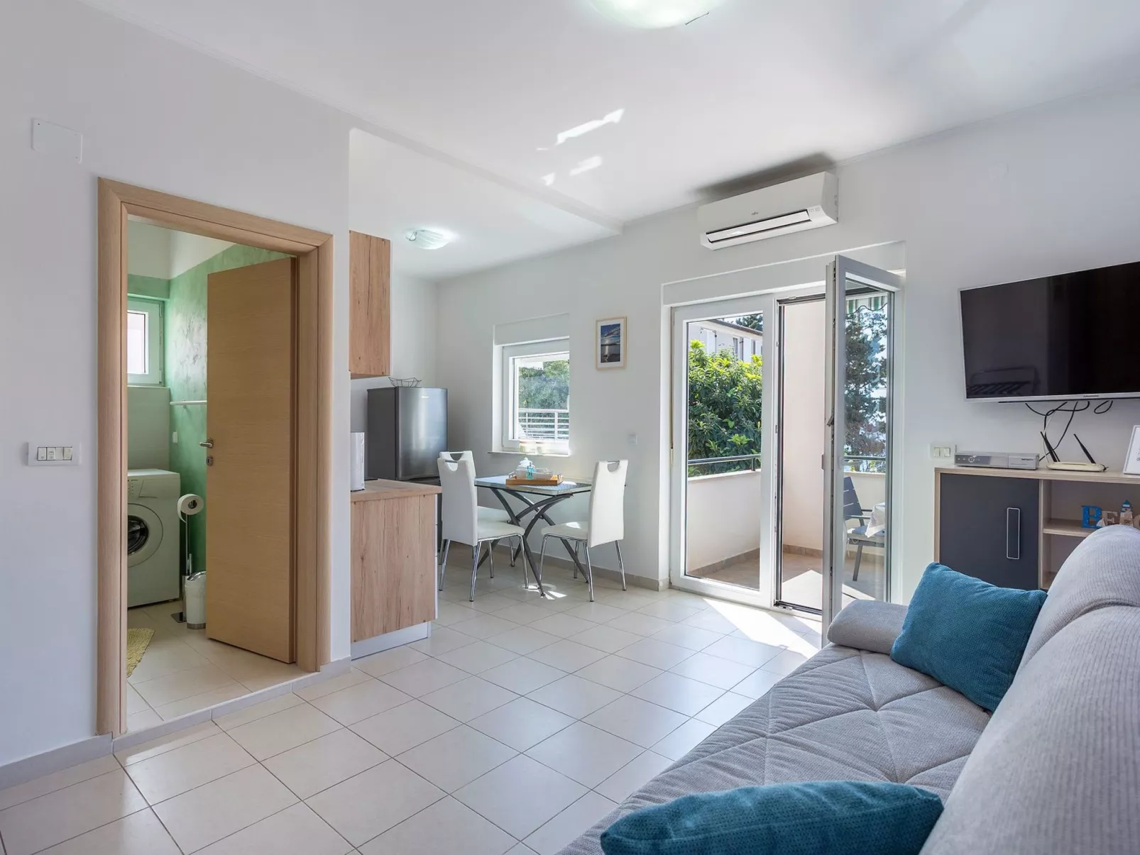 Appartement in Stoja mit Terrasse-Binnen