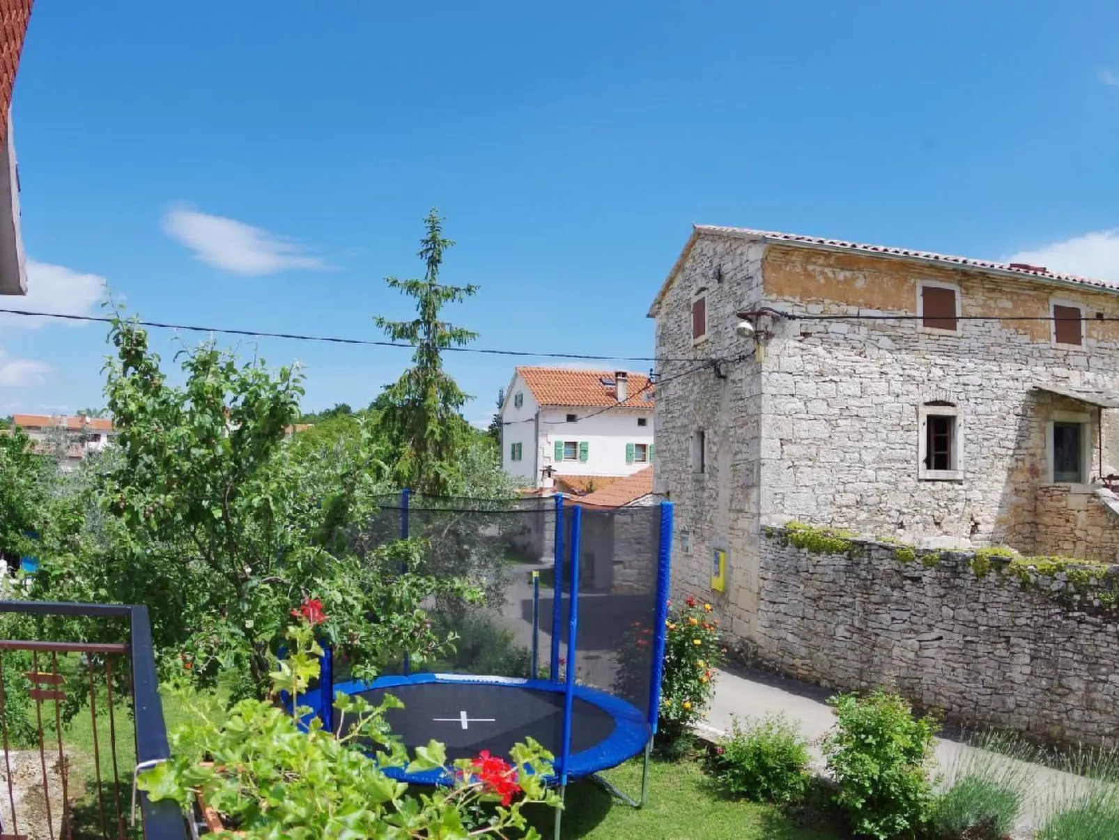 Im Dorf Peresiji-Buiten