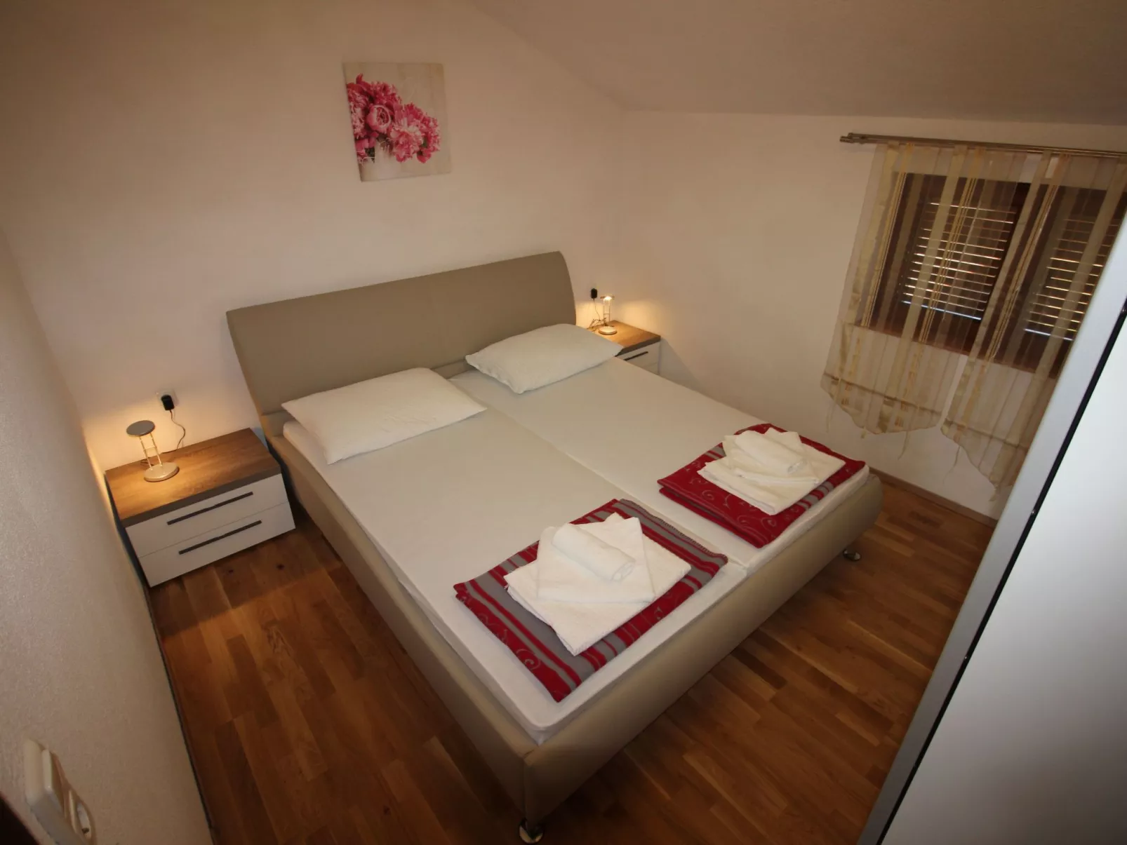 "Manda3" mit Blick auf das Wasser-Binnen