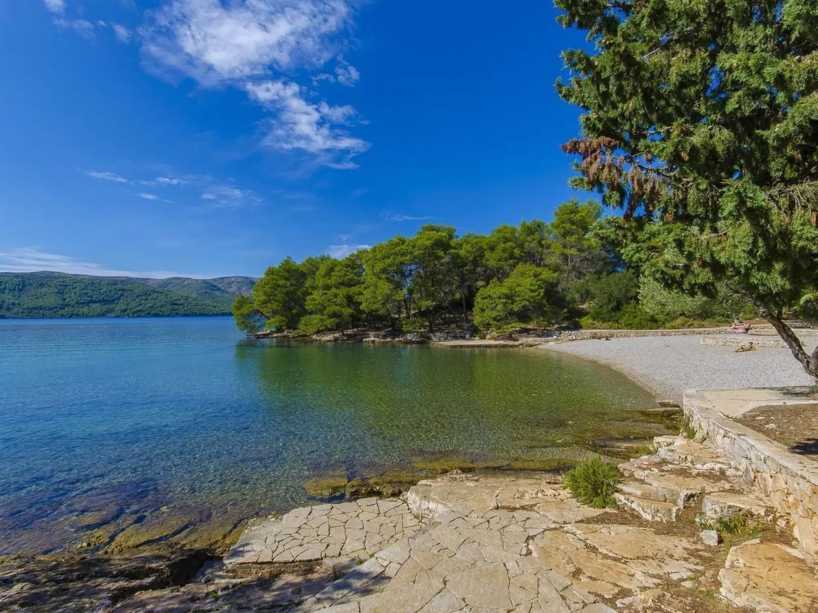 Tihana mit mediterranem Garten-Buiten