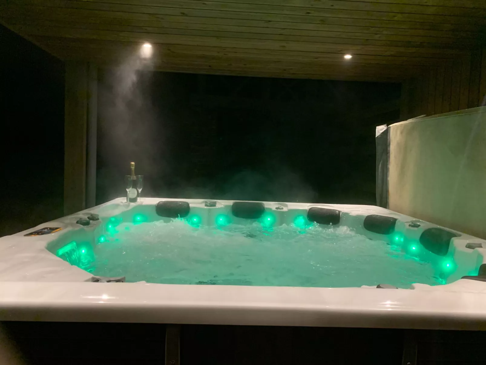 Landhaus mit Jacuzzi-Image-tags.info