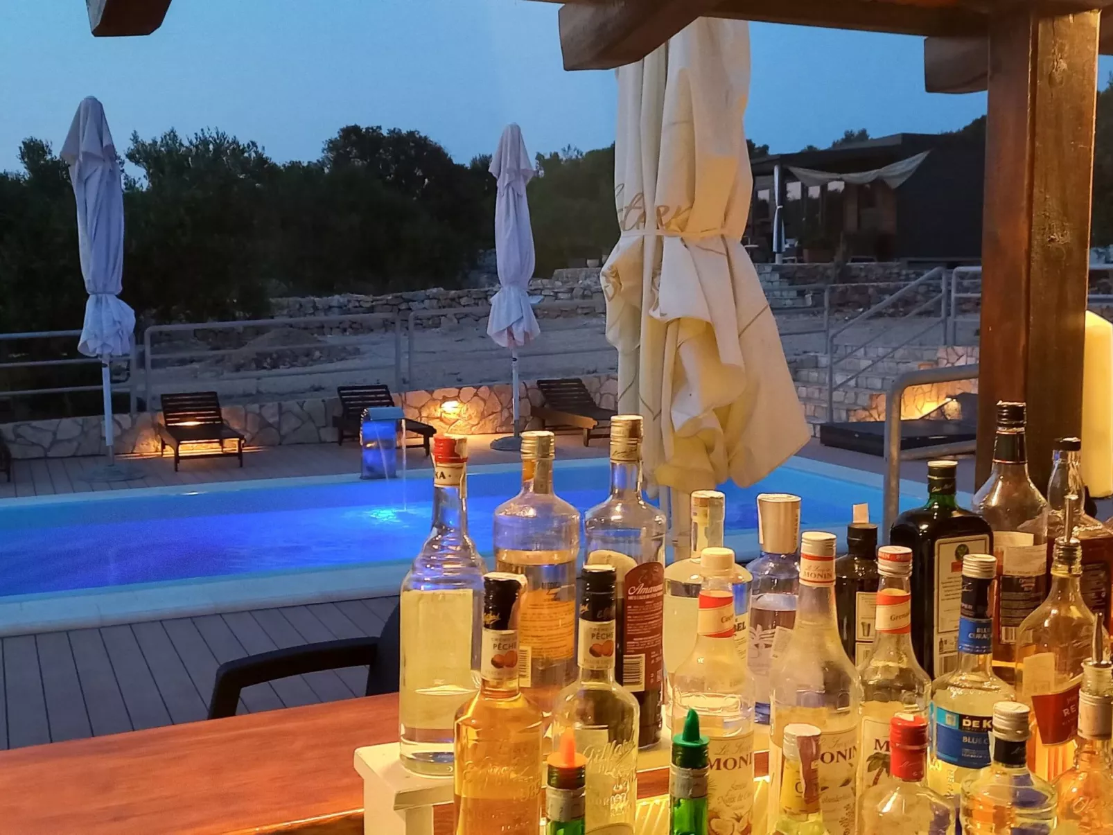 Strandhaus Lady - Ferienanlage Bain, Žut - Kornati-Image-tags.info