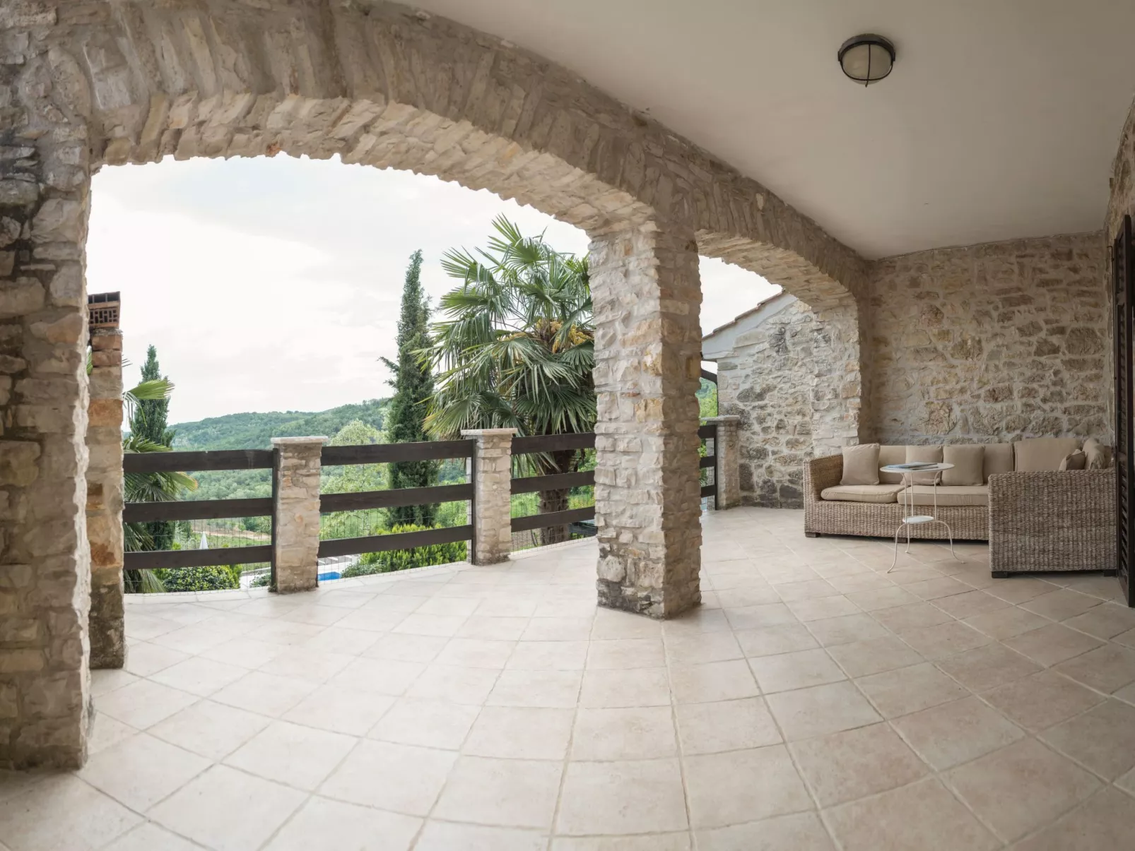 Wunderschön eingerichtete Villa mit Pool und Garten-Image-tags.info