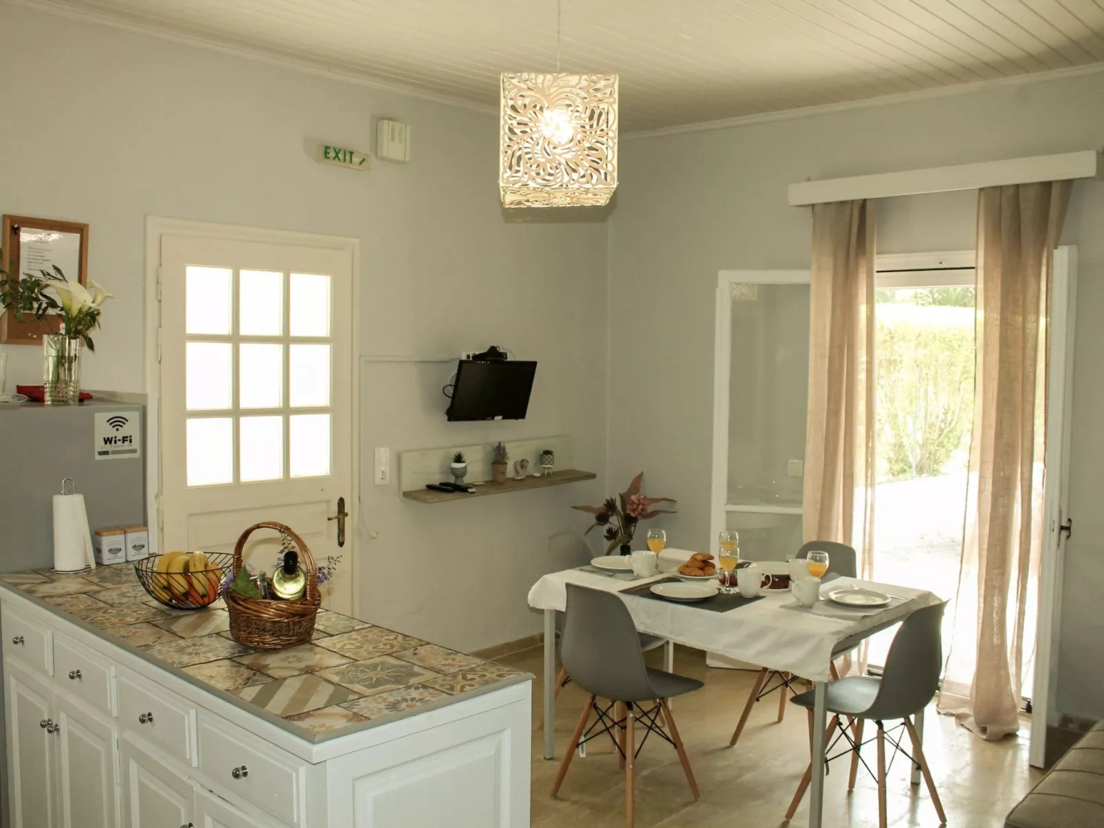 Geräumige Wohnung mit zwei Schlafzimmern in der Nähe des Sandstrandes