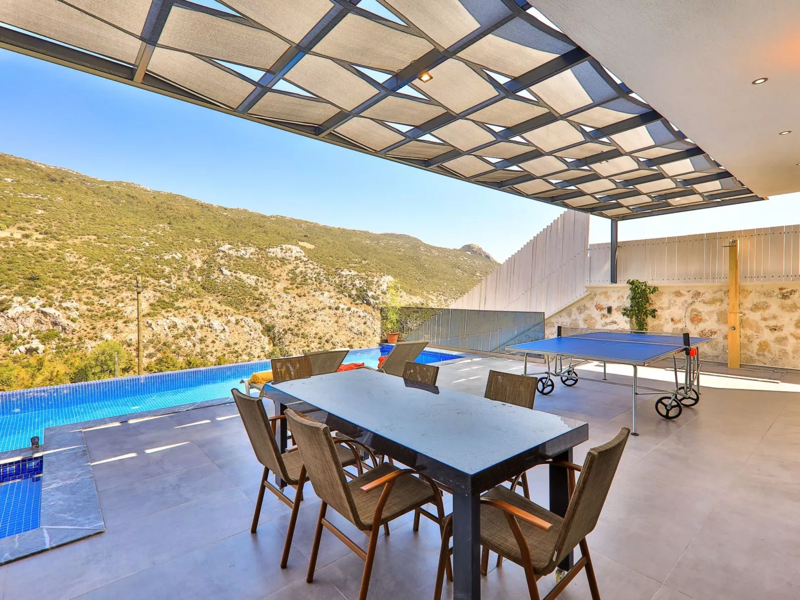 Mediterranean 2-Buiten