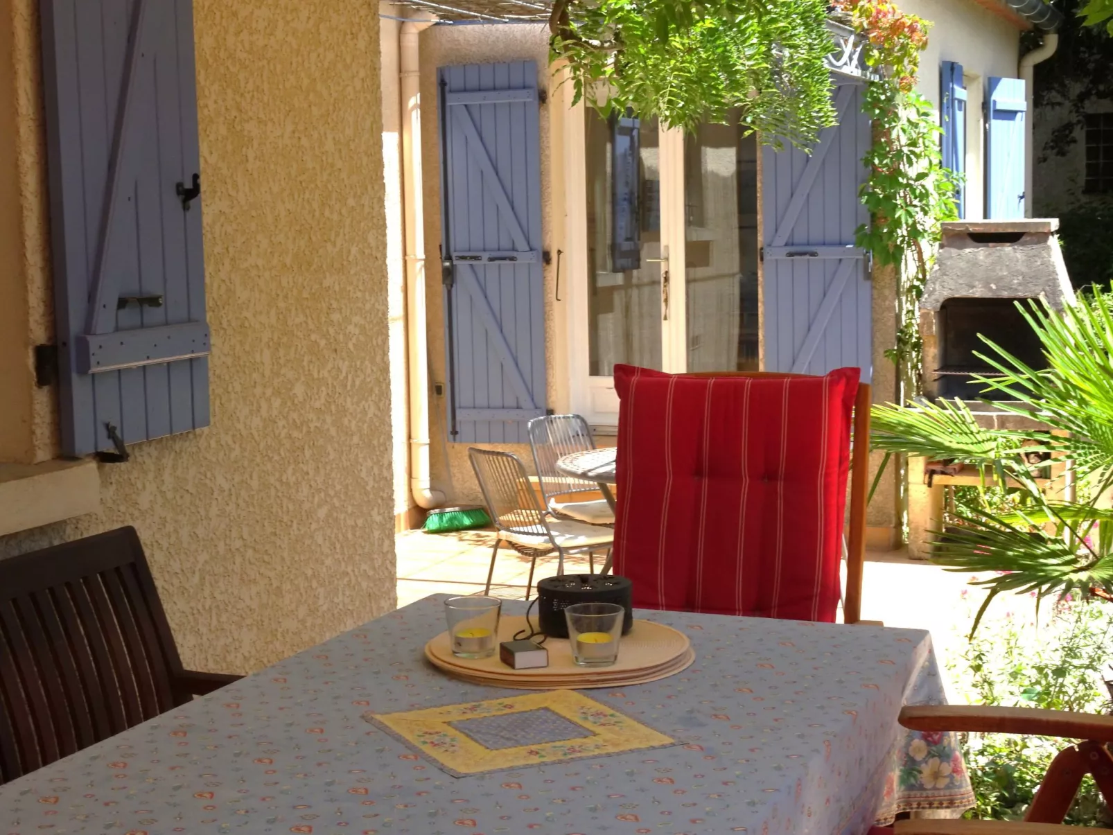 À l'abri du Mistral-Buiten