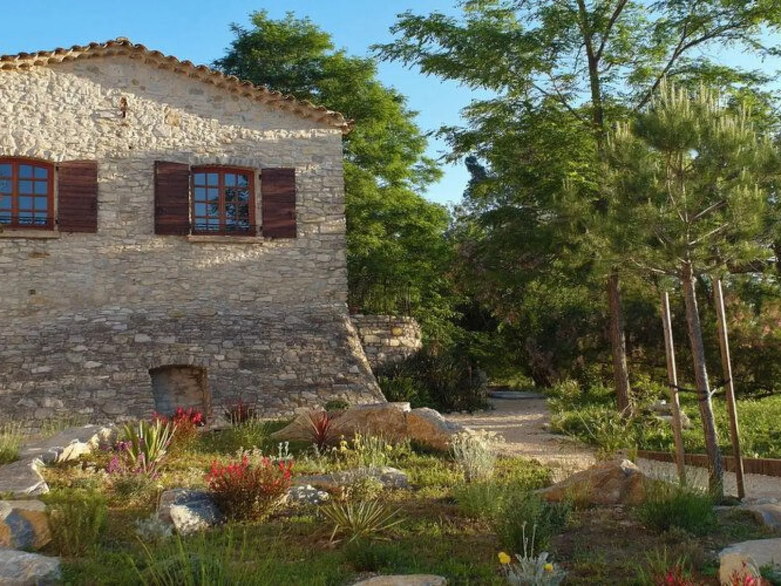 Domäne "Pavillon Timéo" mit Infinity-Pool-Buiten