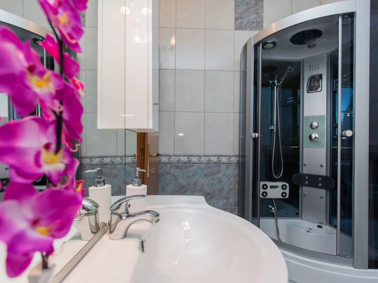 Anwesen "Villa Almas, Sauna, Fitnessraum, Multisport-Binnen