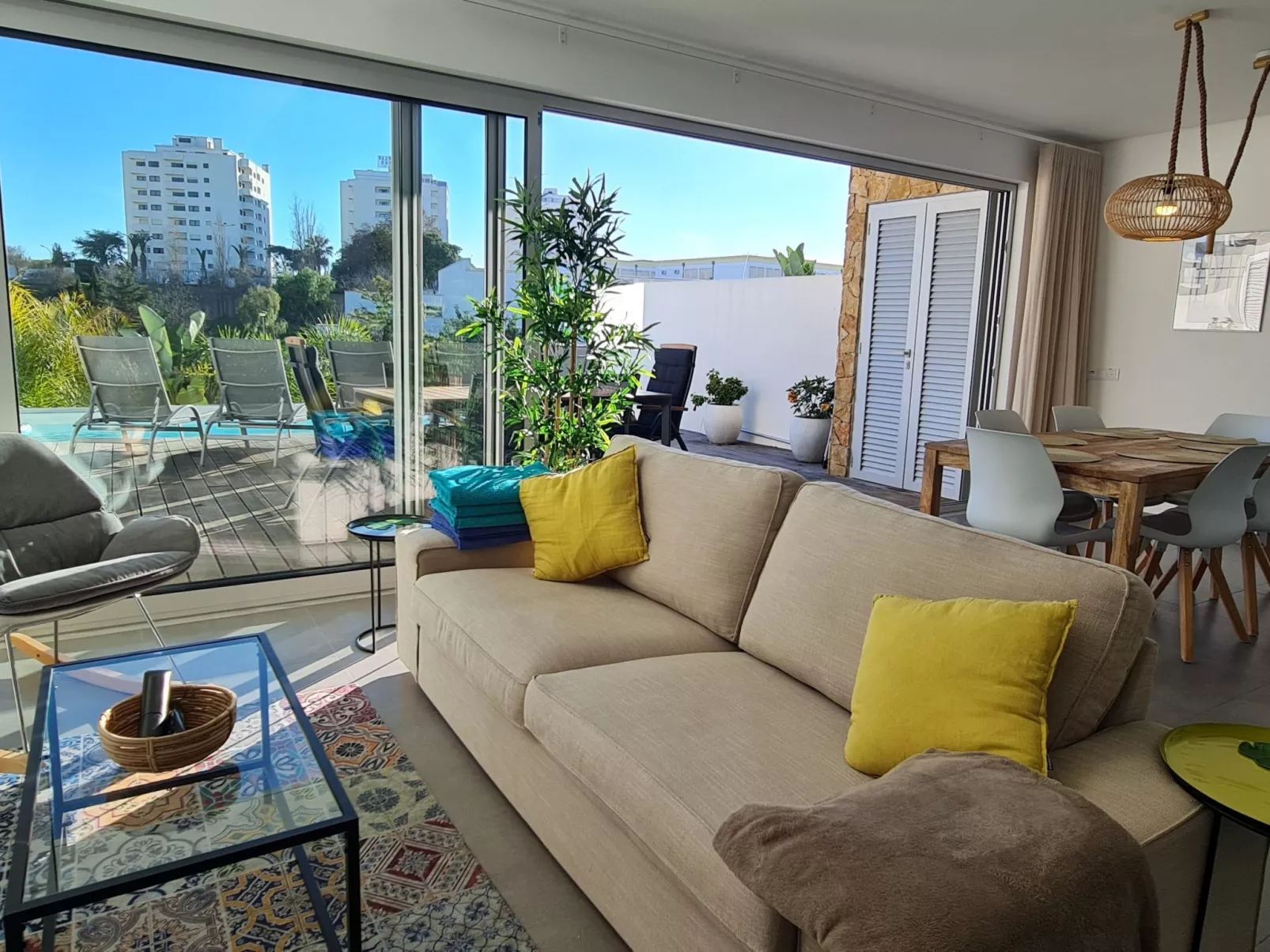 Villa Ray Design mit privatem beheizbarem Pool-Binnen