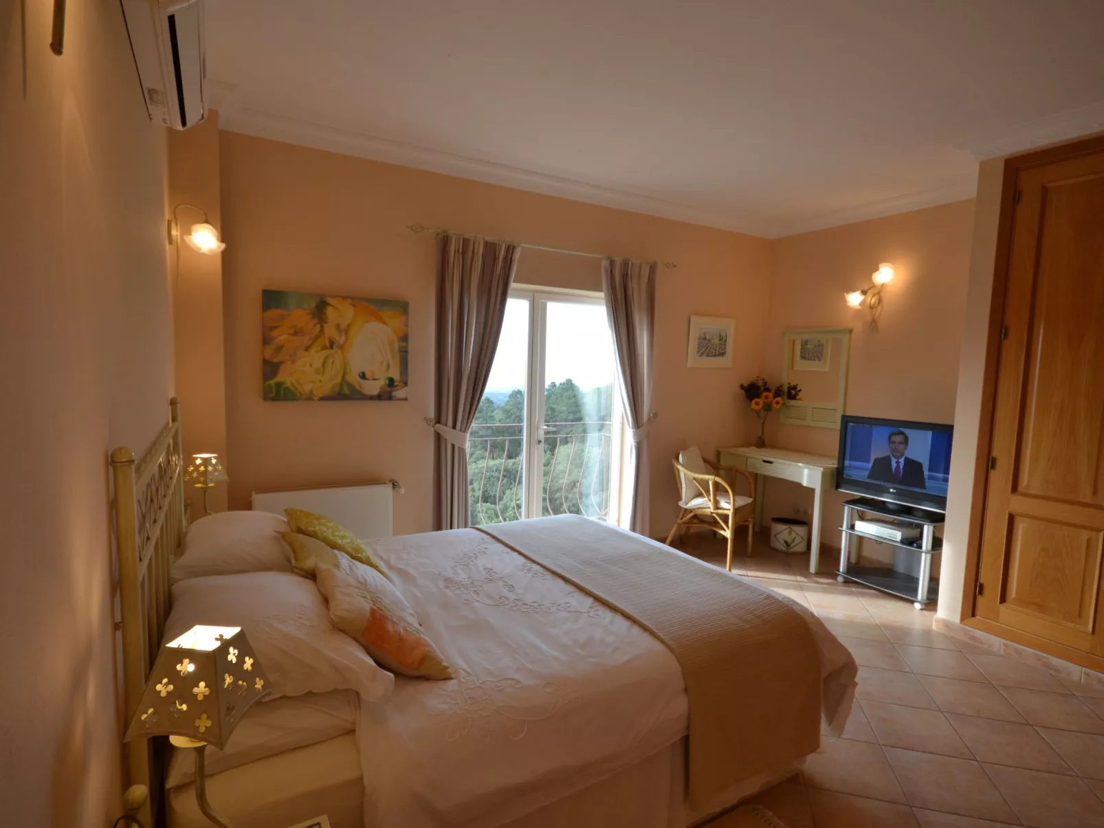 Luxuriöse Privatvilla mit Infinity-Pool-Binnen