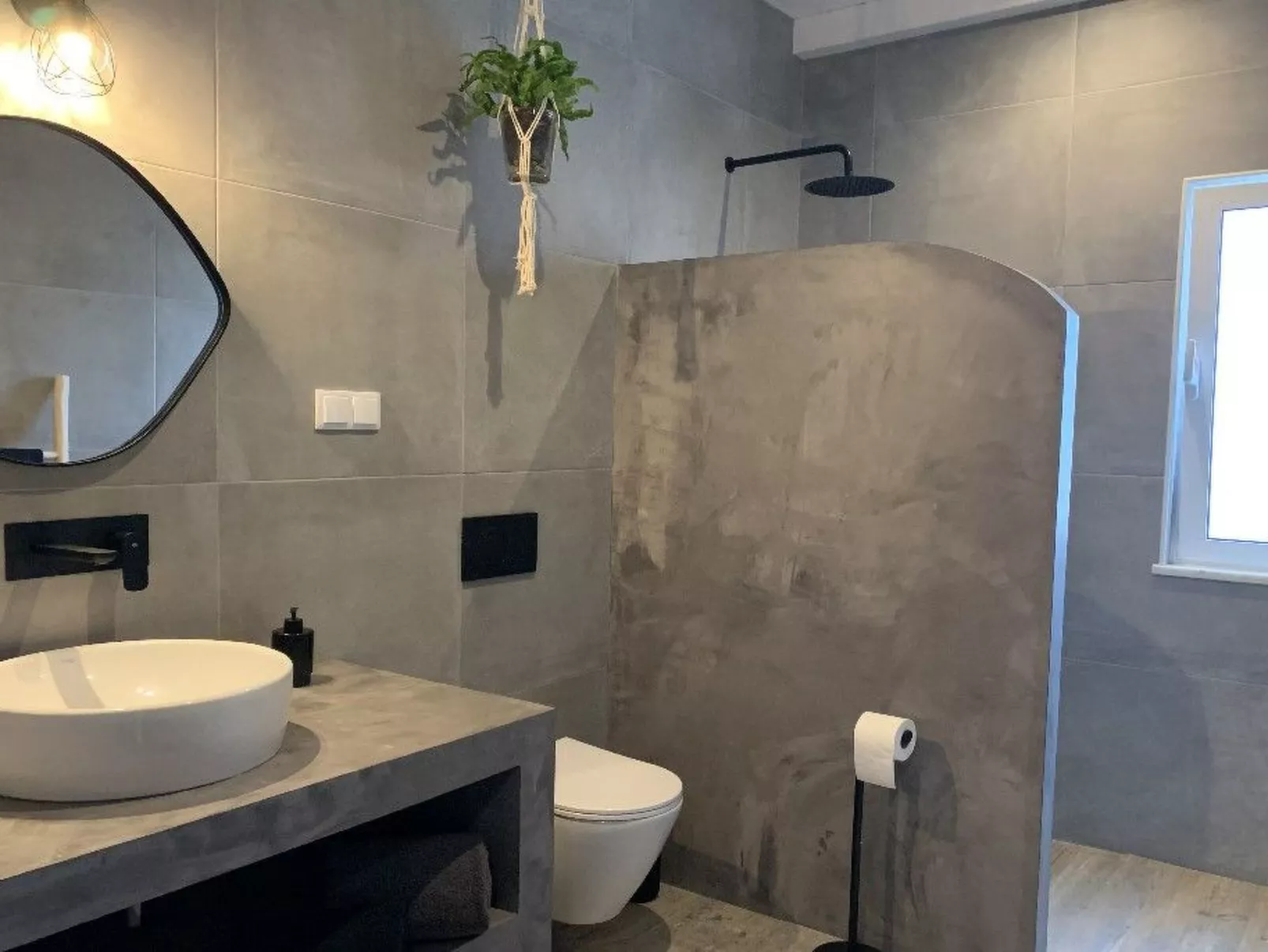 Auf dem Lande in der Nähe des Strandes