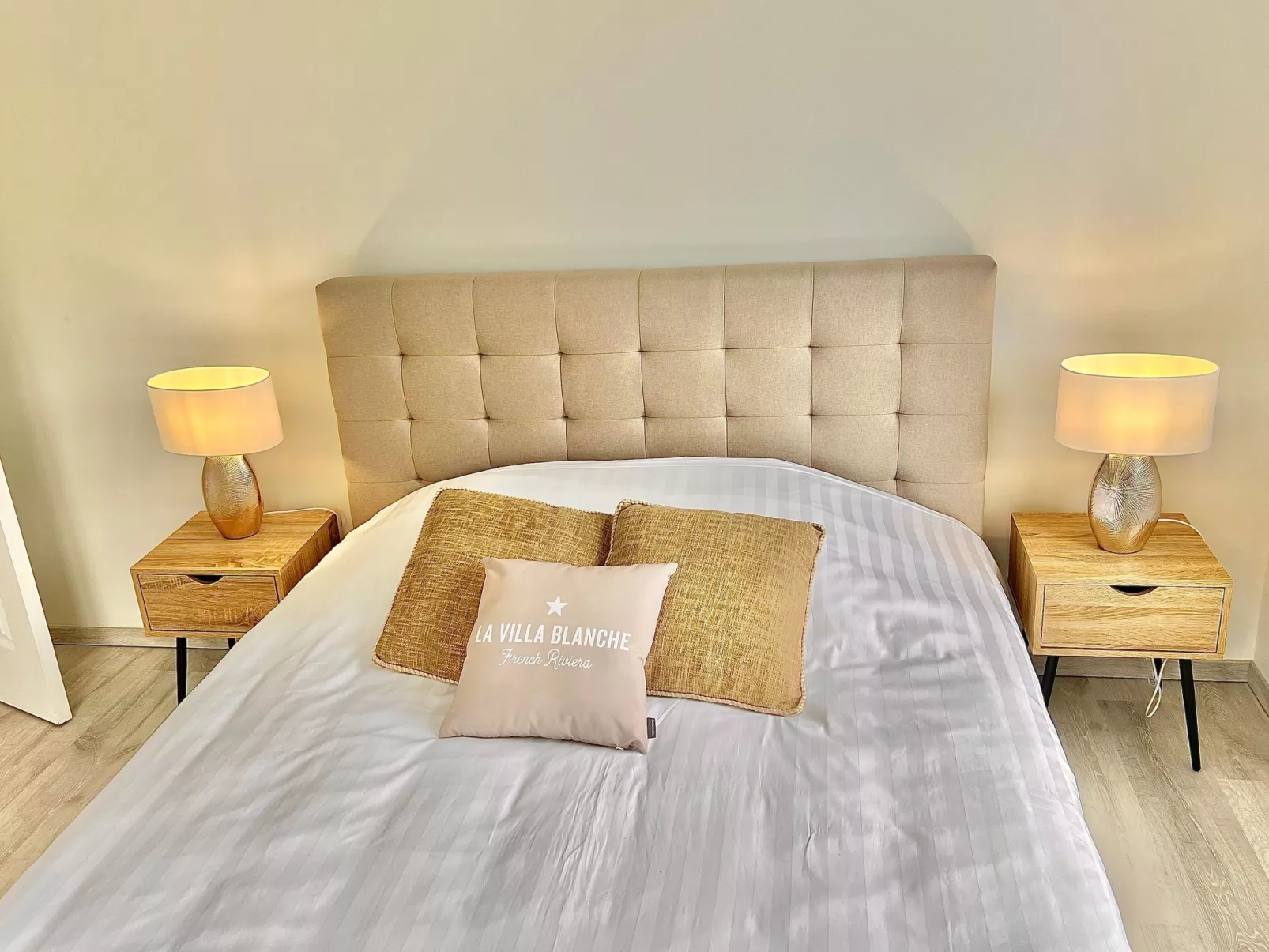 Ferienvilla "La Villa Blanche" (Die weiße Villa)-Image-tags.info