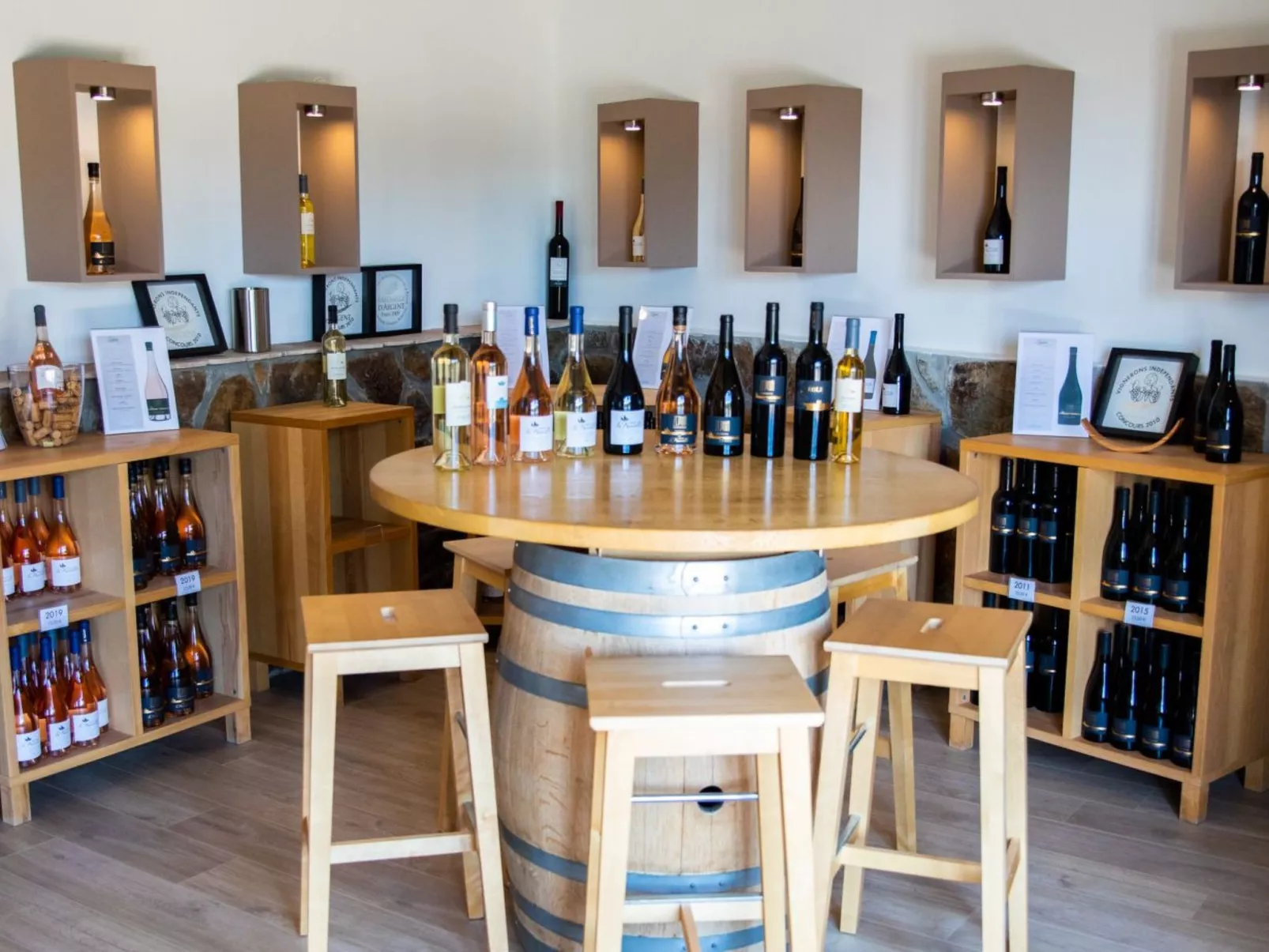 Im Herzen eines Weinguts, schattige Terrasse mit Meerblick, Pool - Image-tags.info