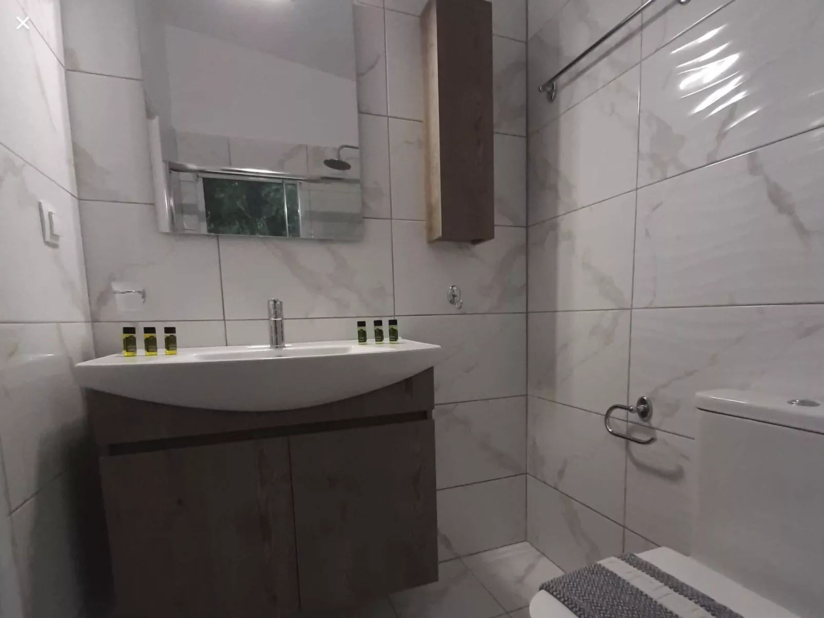 "Zeus" mit Infinity Pool-Binnen