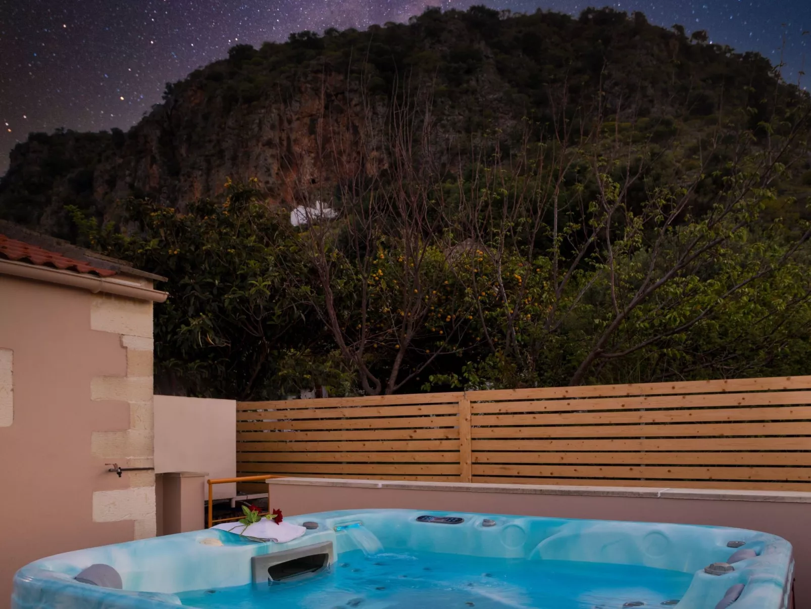 "Villa Aladanos" mit privatem Pool-Buiten