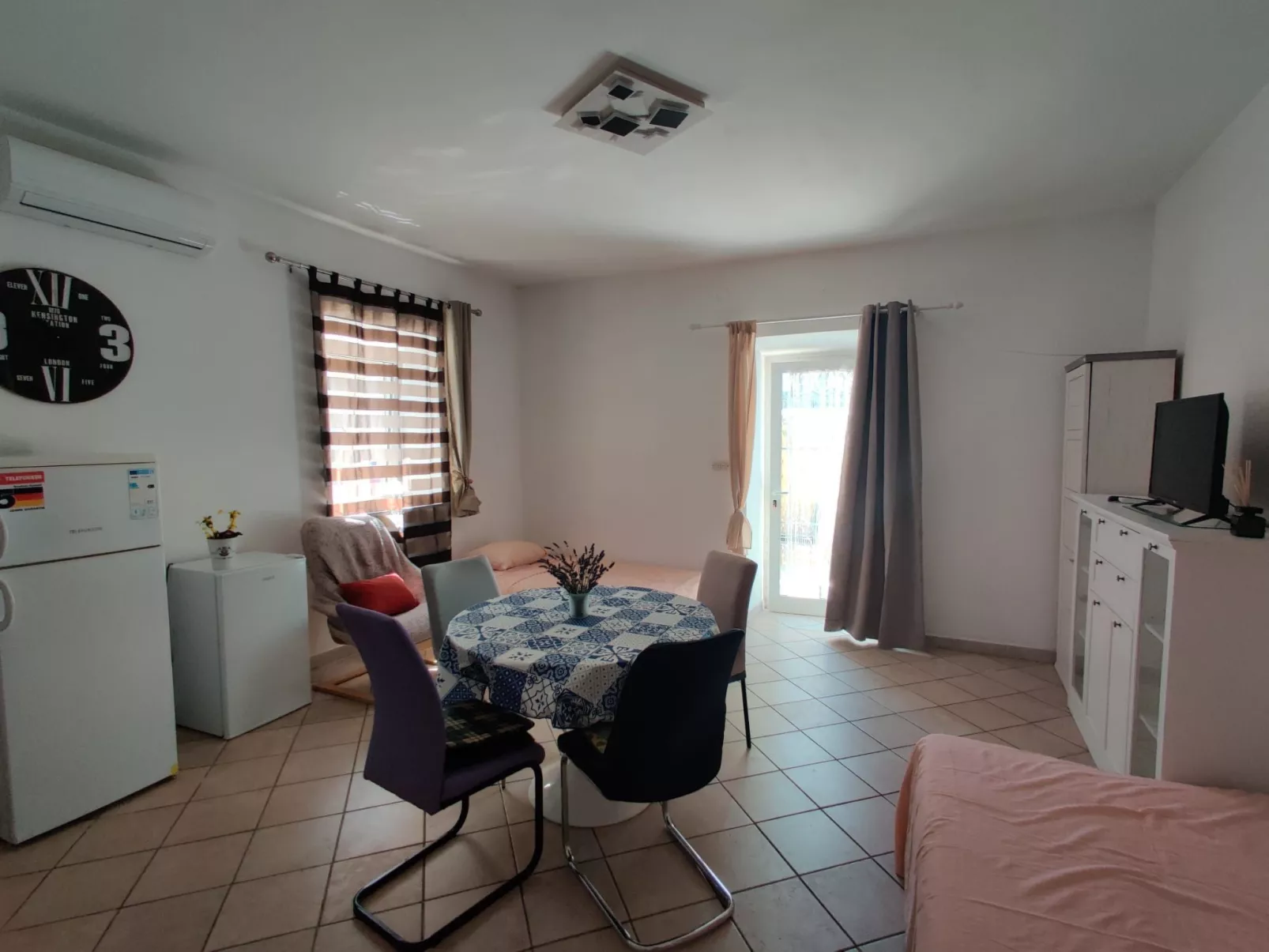 2 mit Parkplatz, Wifi, Ac-Binnen