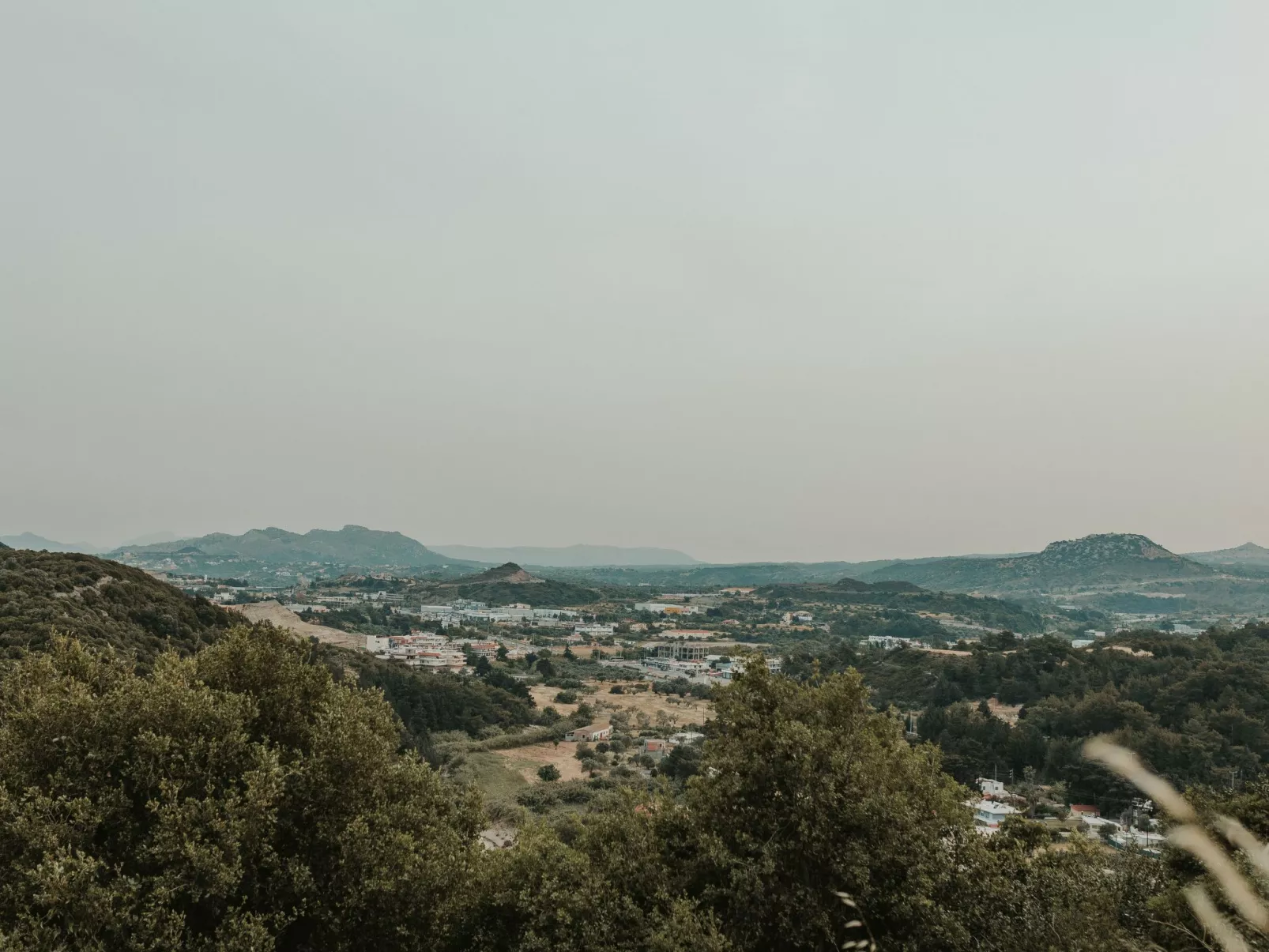 Villa Maya mit Pool und Bergblick-Buiten