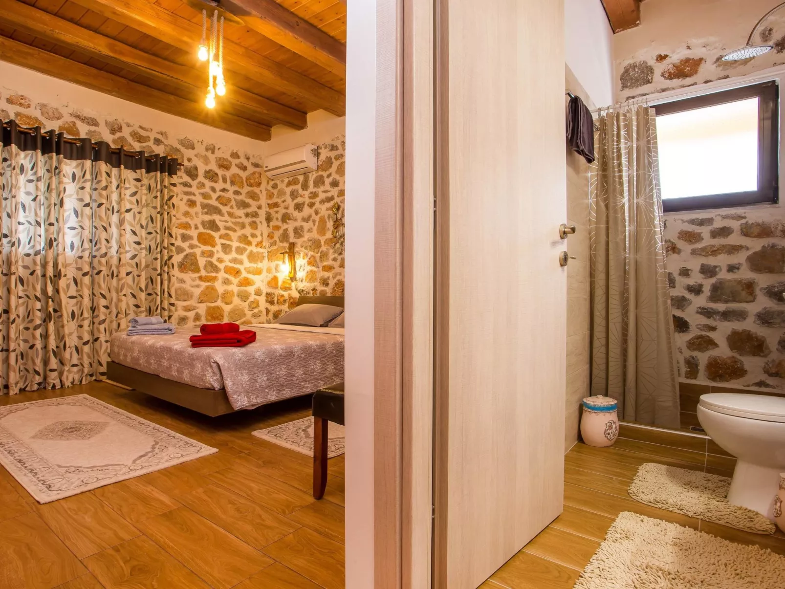 Schöne Steinvilla im Wald-Image-tags.info