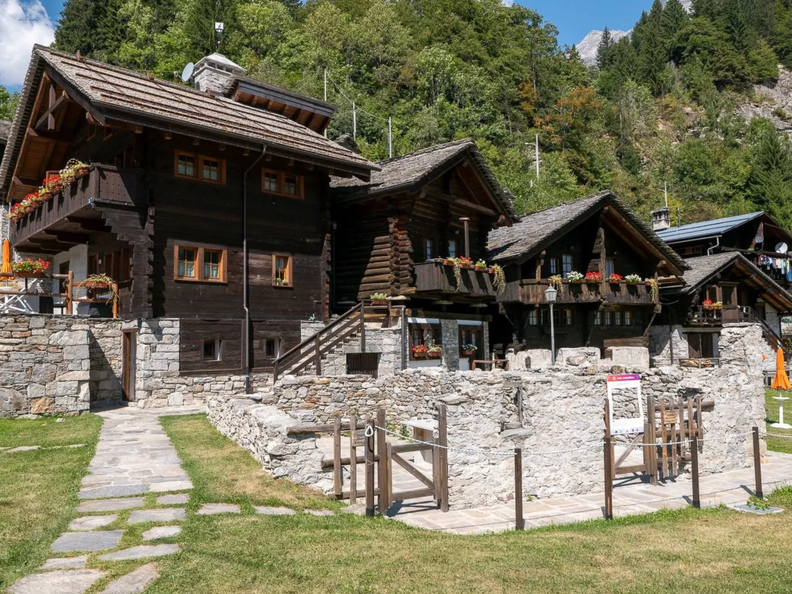 Chalet Borgo Walser Testa 7-Buiten