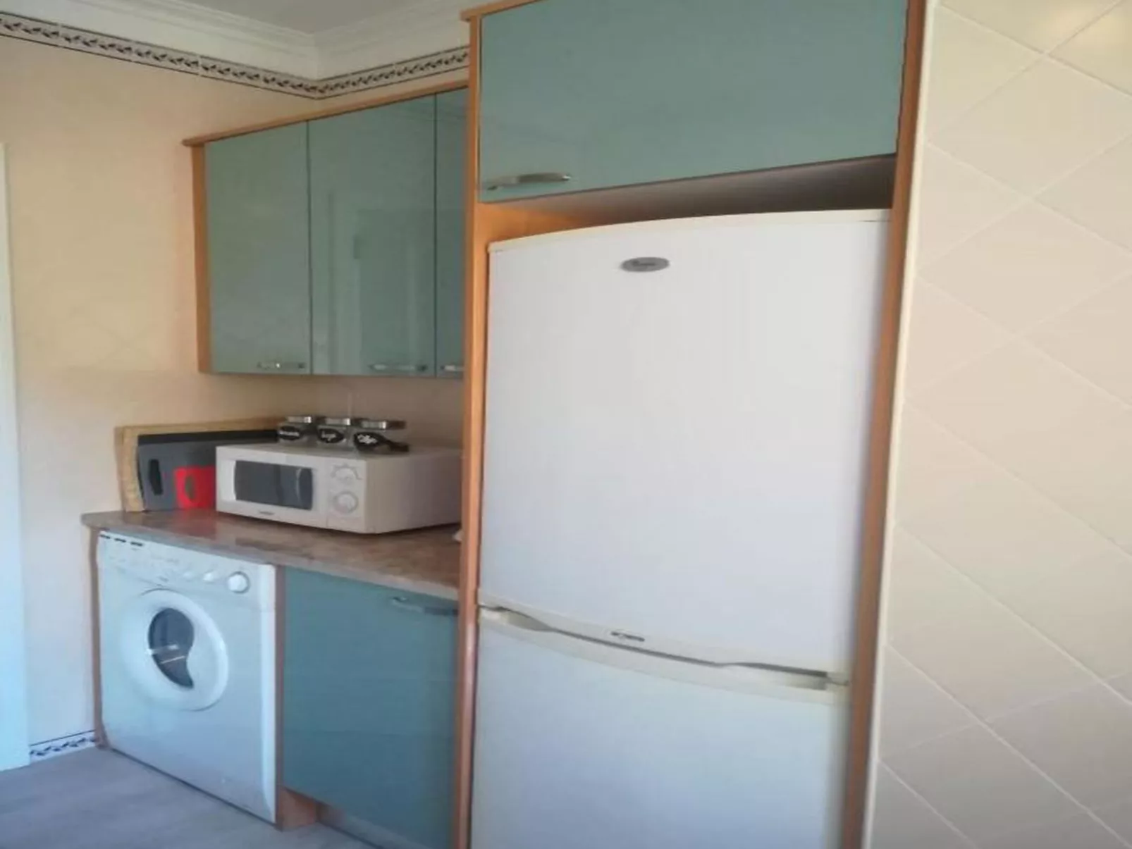 Golf, Pinienwald mit Pool-Image-tags.info