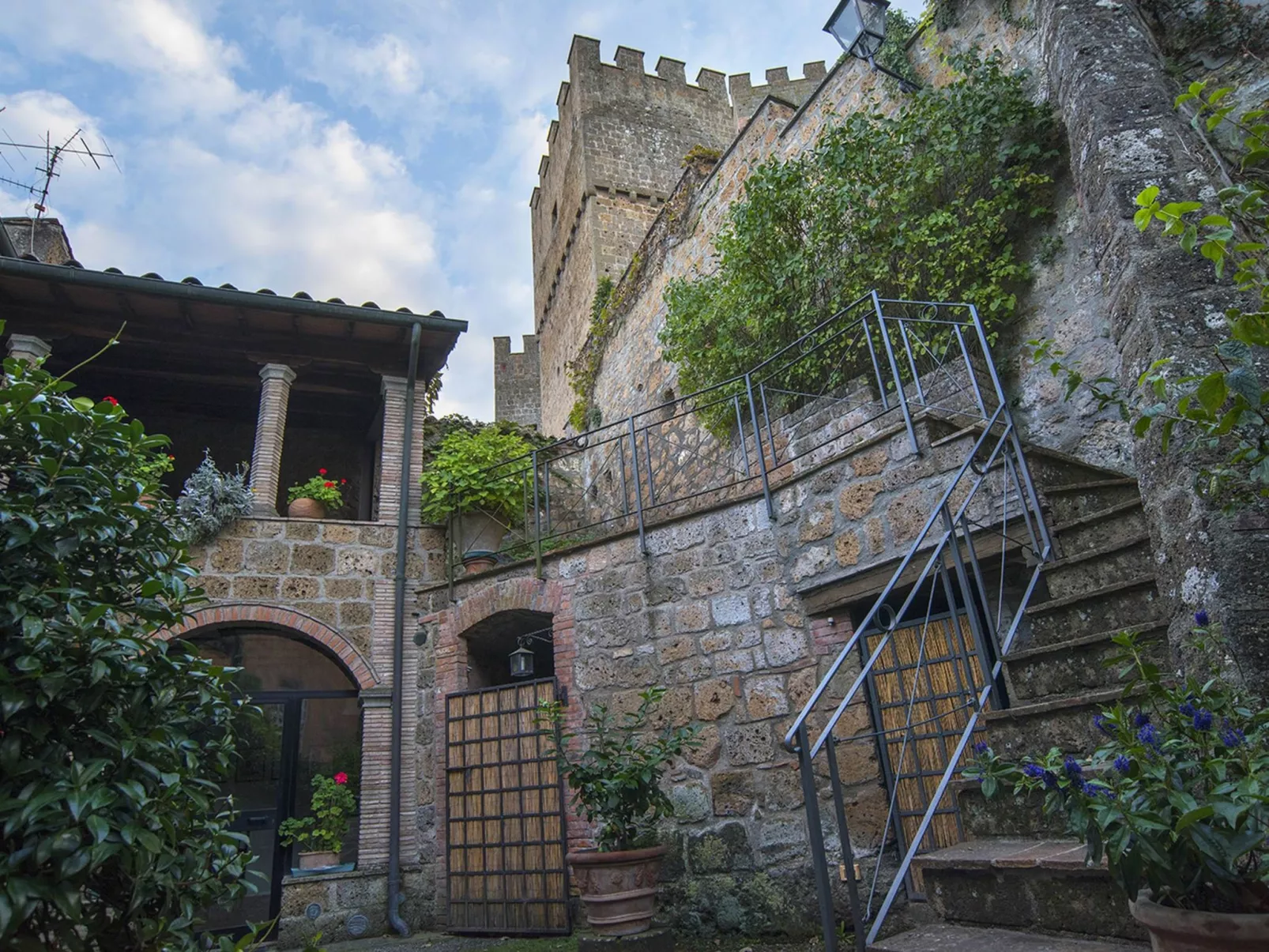 Romantische Unterkunft, in einem Schloss, mit Schwimmbad-Buiten