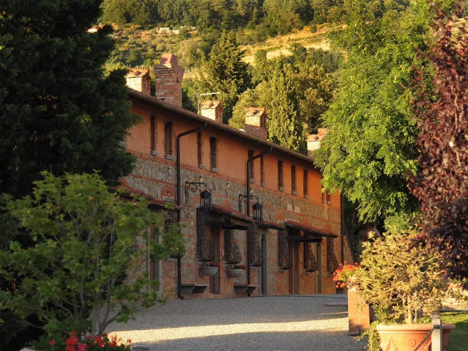 Unterkunft in einer Residenz mit Restaurant und Schwimmbad-Buiten