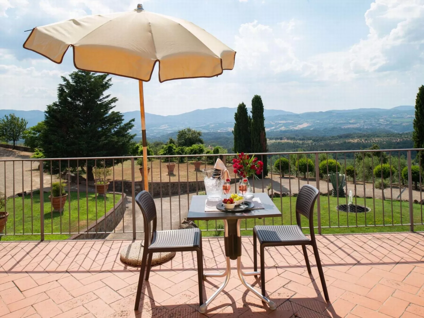 Unterkunft für 5 Personen, auf einem Bauernhof mit Schwimmbad-Buiten